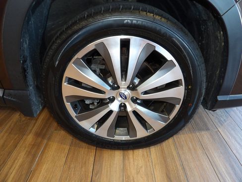 Used 2019 Subaru Ascent Touring w/ Popular Package #2 AWD/4WD image 4
