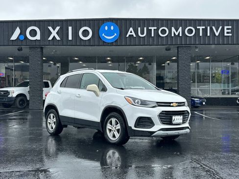 Used 2017 Chevrolet Trax LT w/ LT Convenience Package AWD/4WD image 1