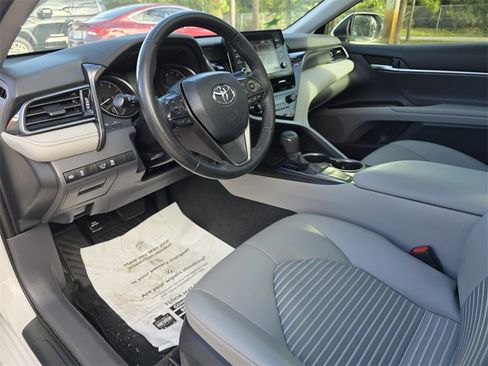 Used 2022 Toyota Camry SE image 25