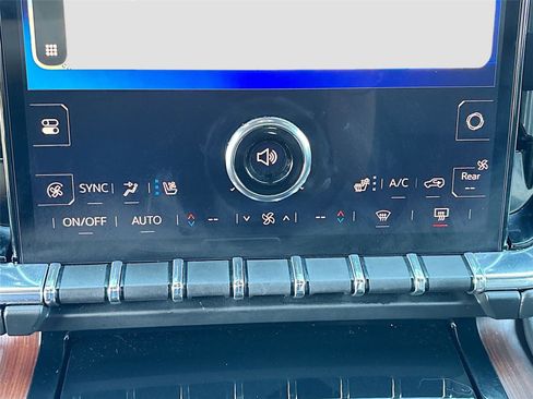 Used 2025 GMC Yukon Denali image 16