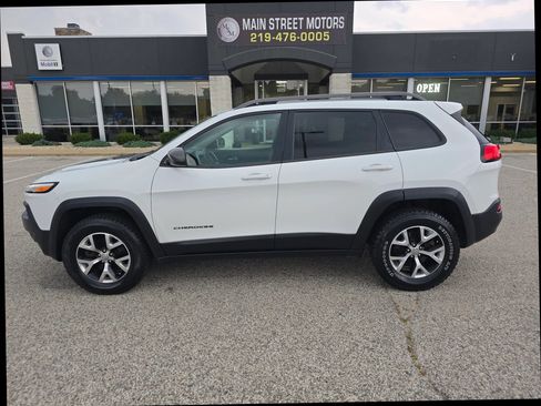 Used 2016 Jeep Cherokee Trailhawk w/ Leather Interior Group AWD/4WD image 1