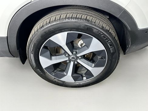 Used 2025 Volvo XC40 B5 Plus image 11