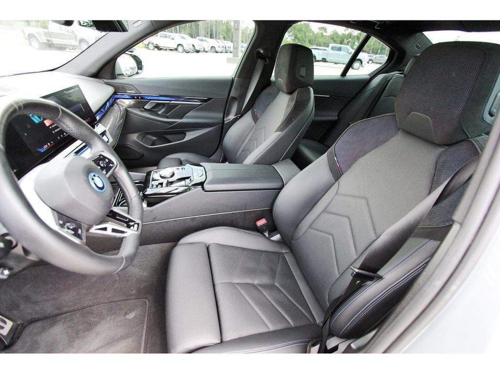 Used 2024 BMW i5 eDrive40i w/ M Sport Package RWD image 36