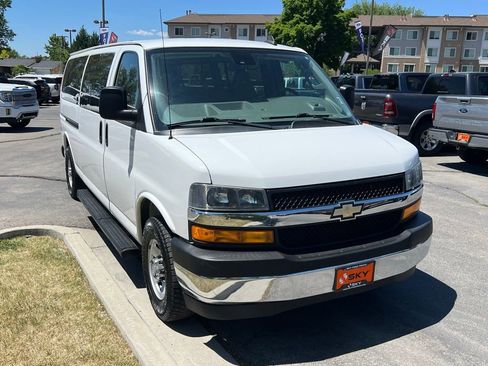 Used 2020 Chevrolet Express 3500 LT w/ LT Preferred Equipment Group RWD image 4