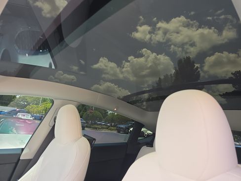 Used 2023 Tesla Model Y Performance AWD/4WD image 26