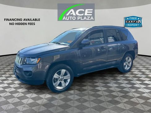 Used 2017 Jeep Compass Latitude image 2