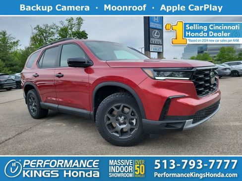 Used 2025 Honda Pilot TrailSport image 1