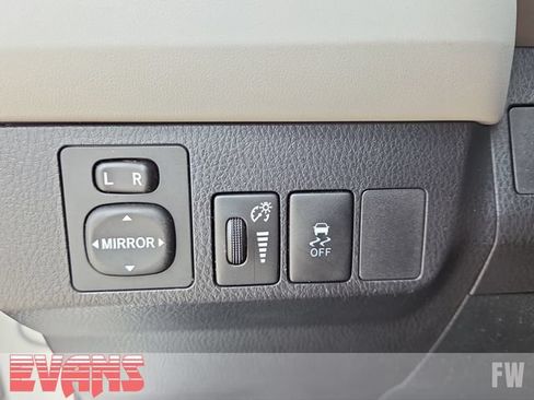 Used 2015 Toyota RAV4 LE FWD image 16