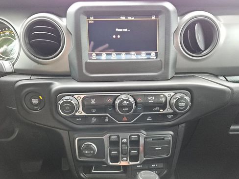 Used 2023 Jeep Gladiator Sport AWD/4WD image 17