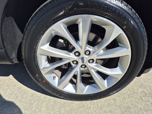 Certified 2021 Ford Explorer Platinum w/ Equipment Group 601A image 33