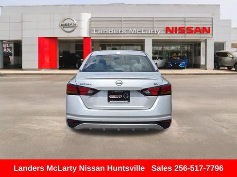 Used 2024 Nissan Altima 2.5 SV FWD image 5