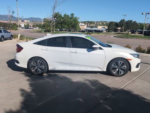 Used 2018 Honda Civic EX-T image 9