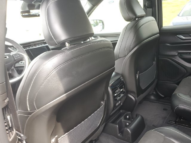 Used 2025 Jeep Grand Cherokee L Altitude AWD/4WD image 26