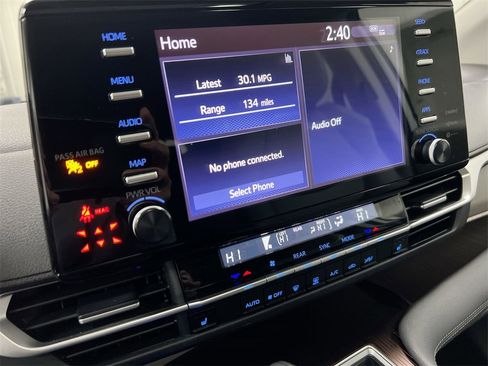 Used 2024 Toyota Sienna XLE image 14