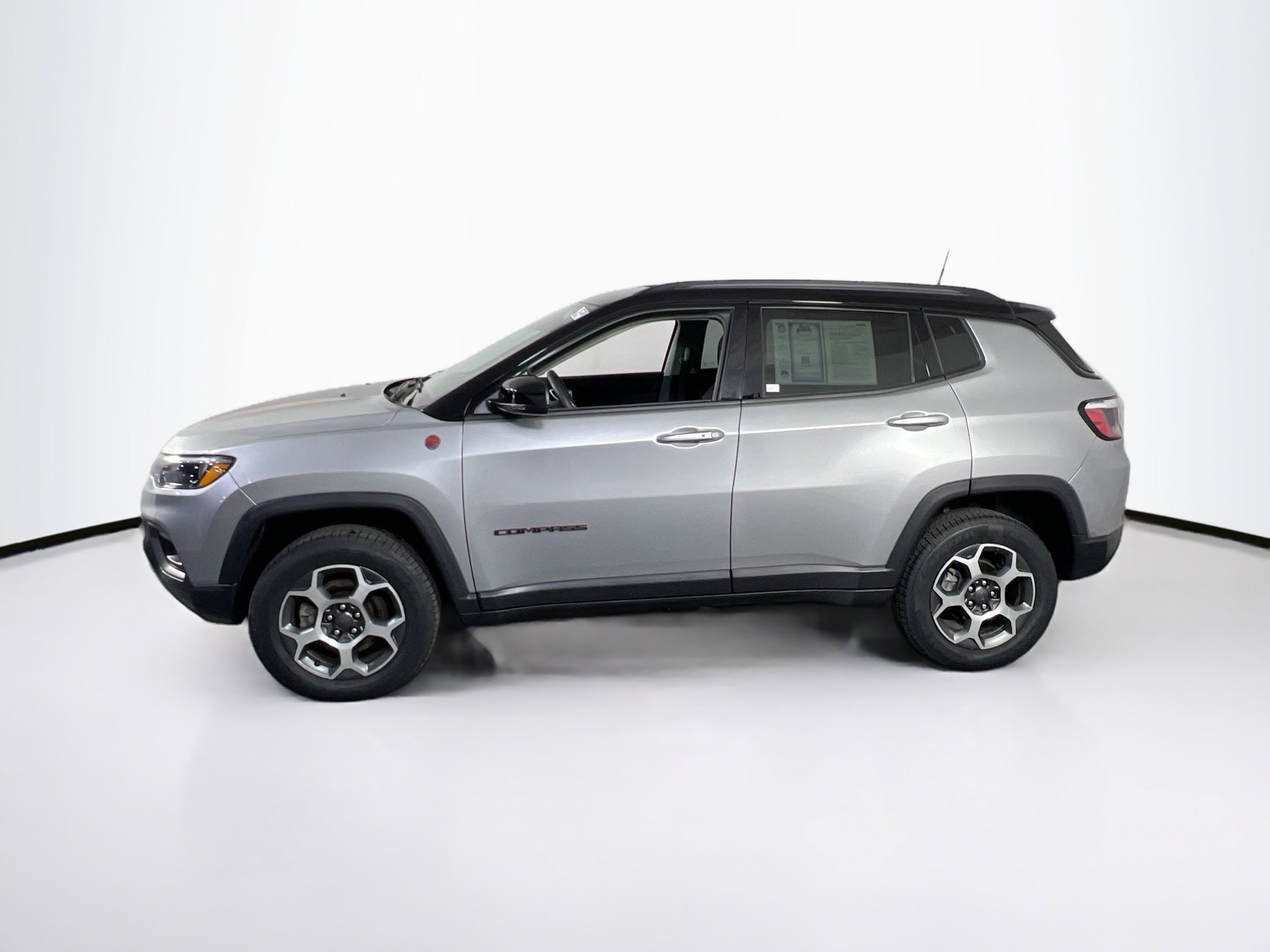 Used 2022 Jeep Compass Trailhawk AWD/4WD image 8