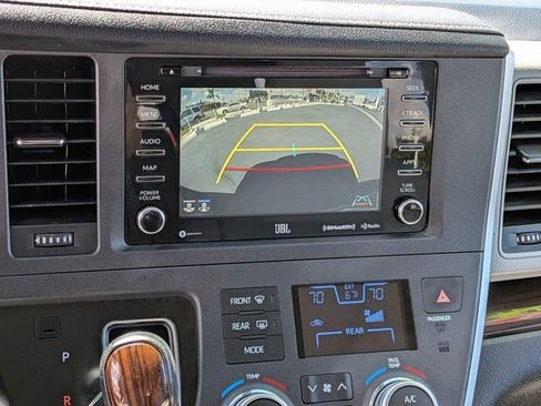Used 2020 Toyota Sienna Limited w/ Carpet Mat Package FWD image 21