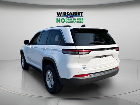 Used 2023 Jeep Grand Cherokee Laredo AWD/4WD image 23