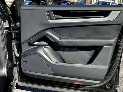 Used 2024 Porsche Cayenne image 61