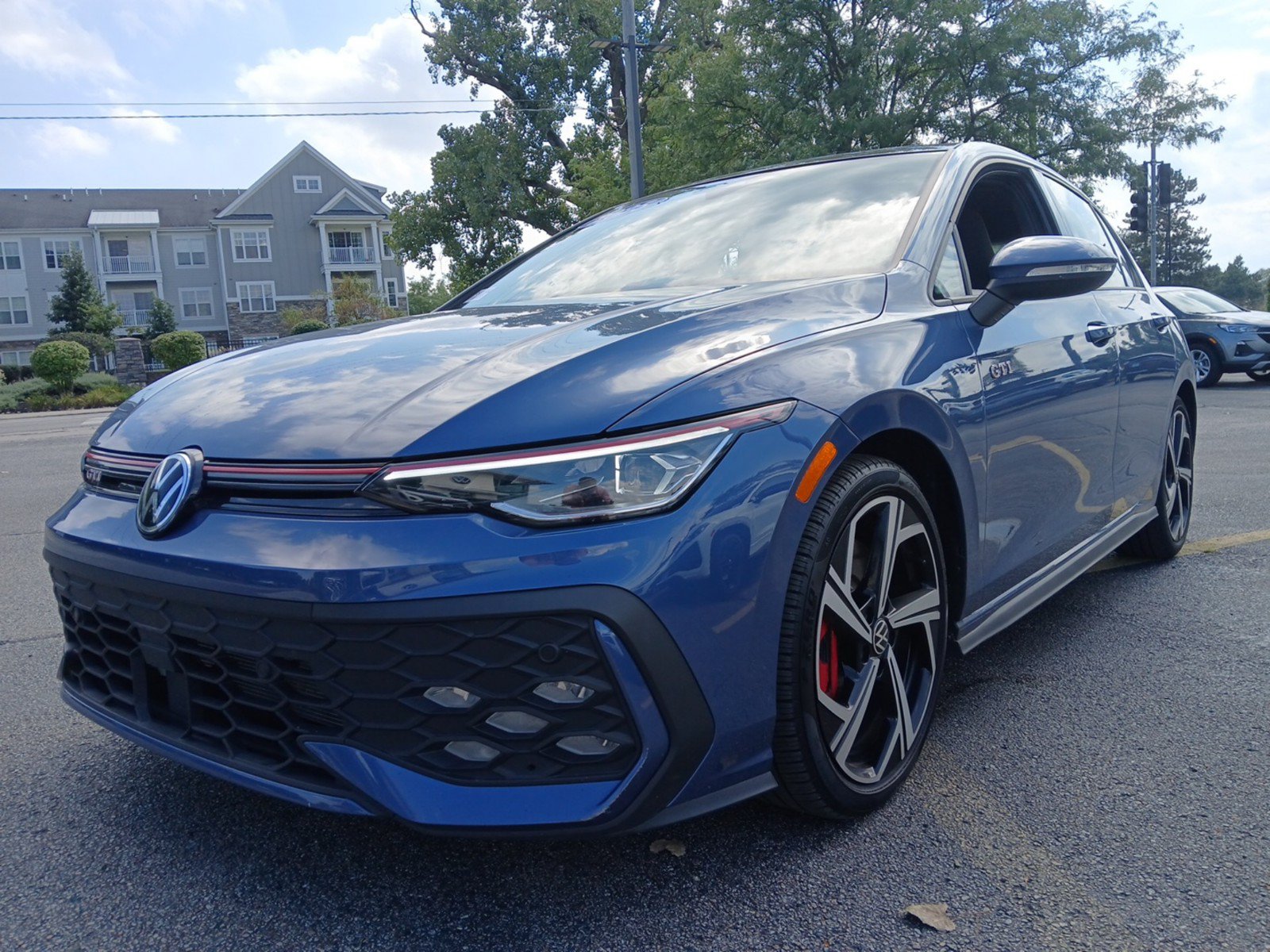Used 2025 Volkswagen GTI SE FWD image 6