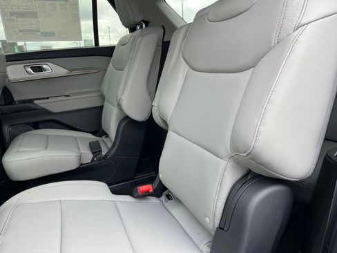New 2025 Ford Explorer Active w/ Active Comfort Package image 17
