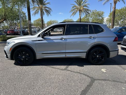 Used 2023 Volkswagen Tiguan SE R-Line FWD image 2