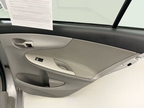 Used 2013 Toyota Corolla LE image 29