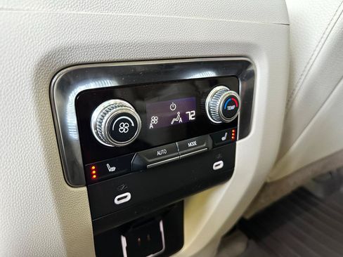Used 2022 GMC Yukon Denali RWD image 22