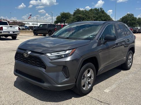Used 2025 Toyota RAV4 LE AWD/4WD image 1
