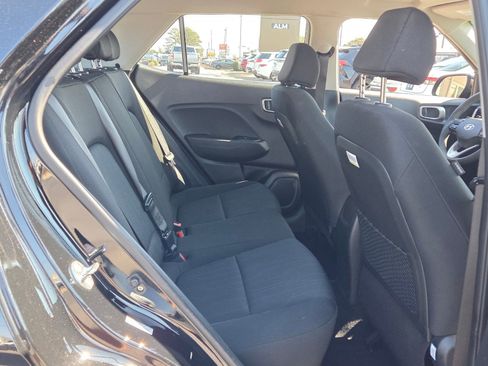 Used 2025 Hyundai Venue SE image 14