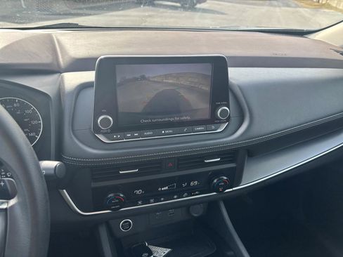 Used 2023 Nissan Rogue SV image 13