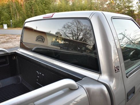 Used 2001 GMC Sonoma SLS w/ Hot Looks Pkg image 27