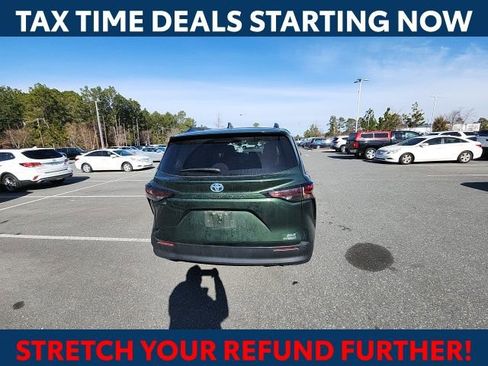 Used 2024 Toyota Sienna XLE w/ XLE Plus Package image 12
