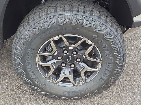 New 2026 Chevrolet Colorado ZR2 w/ Technology Package AWD/4WD image 6