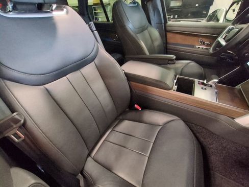 Used 2025 Land Rover Range Rover SE image 22