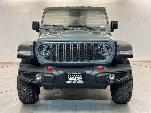 Certified 2026 Jeep Wrangler Unlimited Rubicon AWD/4WD image 8
