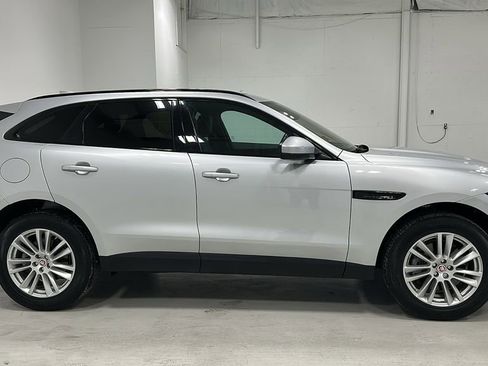 Used 2019 Jaguar F-PACE Premium image 7