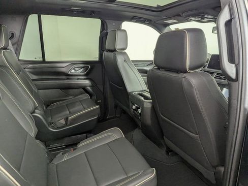 Used 2023 GMC Yukon SLT w/ SLT Premium Package image 27