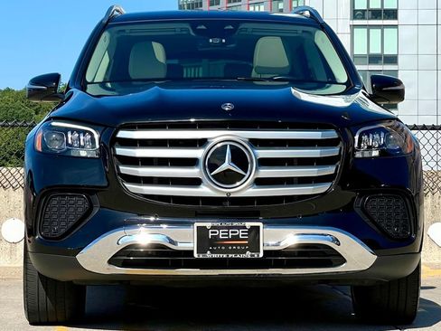 Used 2024 Mercedes-Benz GLS 450 4MATIC image 3