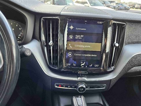 Used 2018 Volvo XC60 T6 Momentum w/ Convenience Package image 16