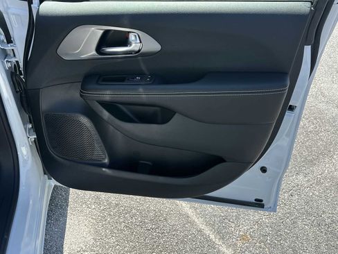 New 2026 Chrysler Pacifica Select image 14