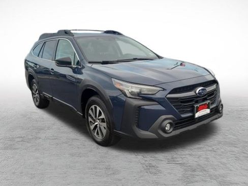 Used 2024 Subaru Outback Premium w/ Popular Package #1 AWD/4WD image 3
