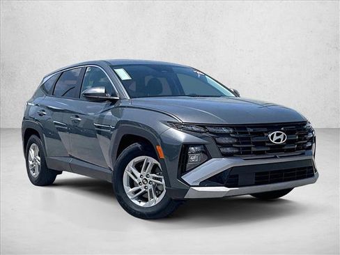 Used 2025 Hyundai Tucson SE FWD image 12