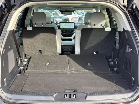 Used 2025 Ford Explorer Platinum w/ Ultimate Package image 17