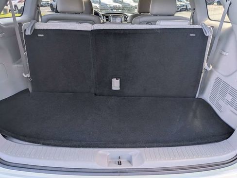 Used 2016 Toyota Highlander Limited w/ Driver Technology Package FWD image 9