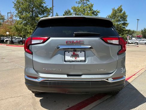 Used 2024 GMC Terrain SLT AWD/4WD image 7