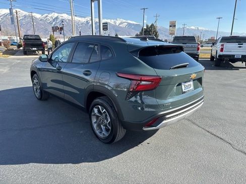 Used 2025 Chevrolet Trax LT image 5