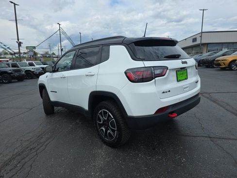 Used 2025 Jeep Compass Trailhawk w/ Trailhawk Elite Group AWD/4WD image 5