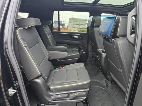 New 2026 Chevrolet Suburban Premier image 12