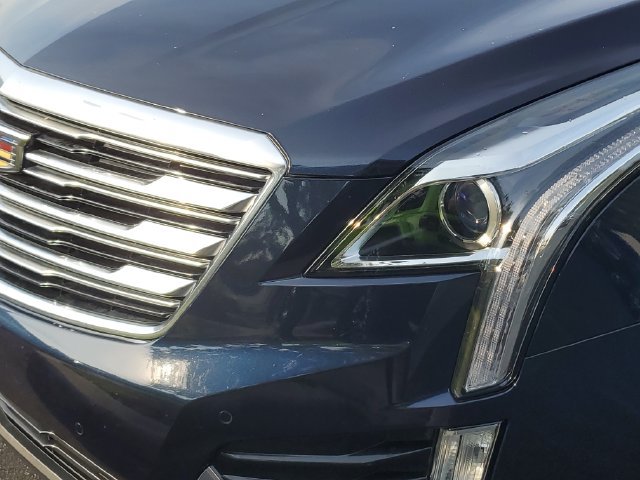 Certified 2017 Cadillac XT5 Luxury w/ Driver Awareness Package FWD image 10