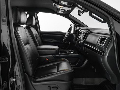 Used 2019 Nissan Titan SL w/ Midnight Edition image 31